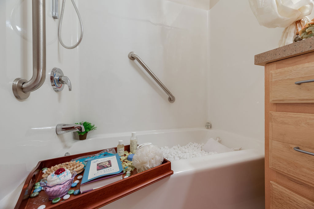 Bathtub in Elmhaven Manor apartment